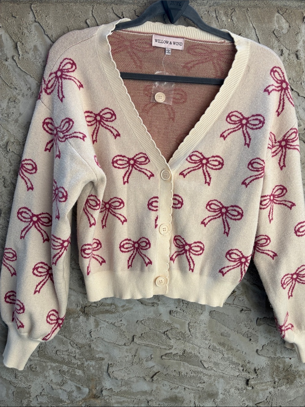 Willow & Wind Cream V-Neck Button Cardigan with Maroon Bow Motif Sz L